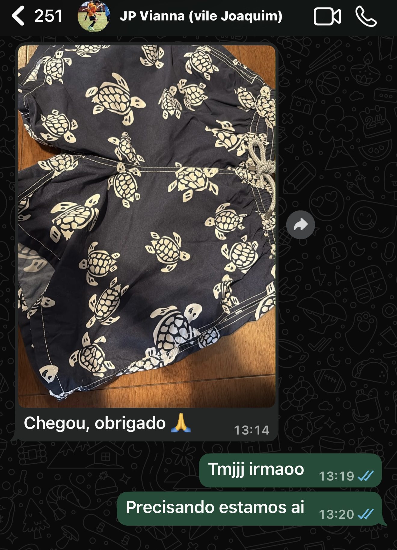 Cliente confirmando o recebimento de um short Vilebrequin